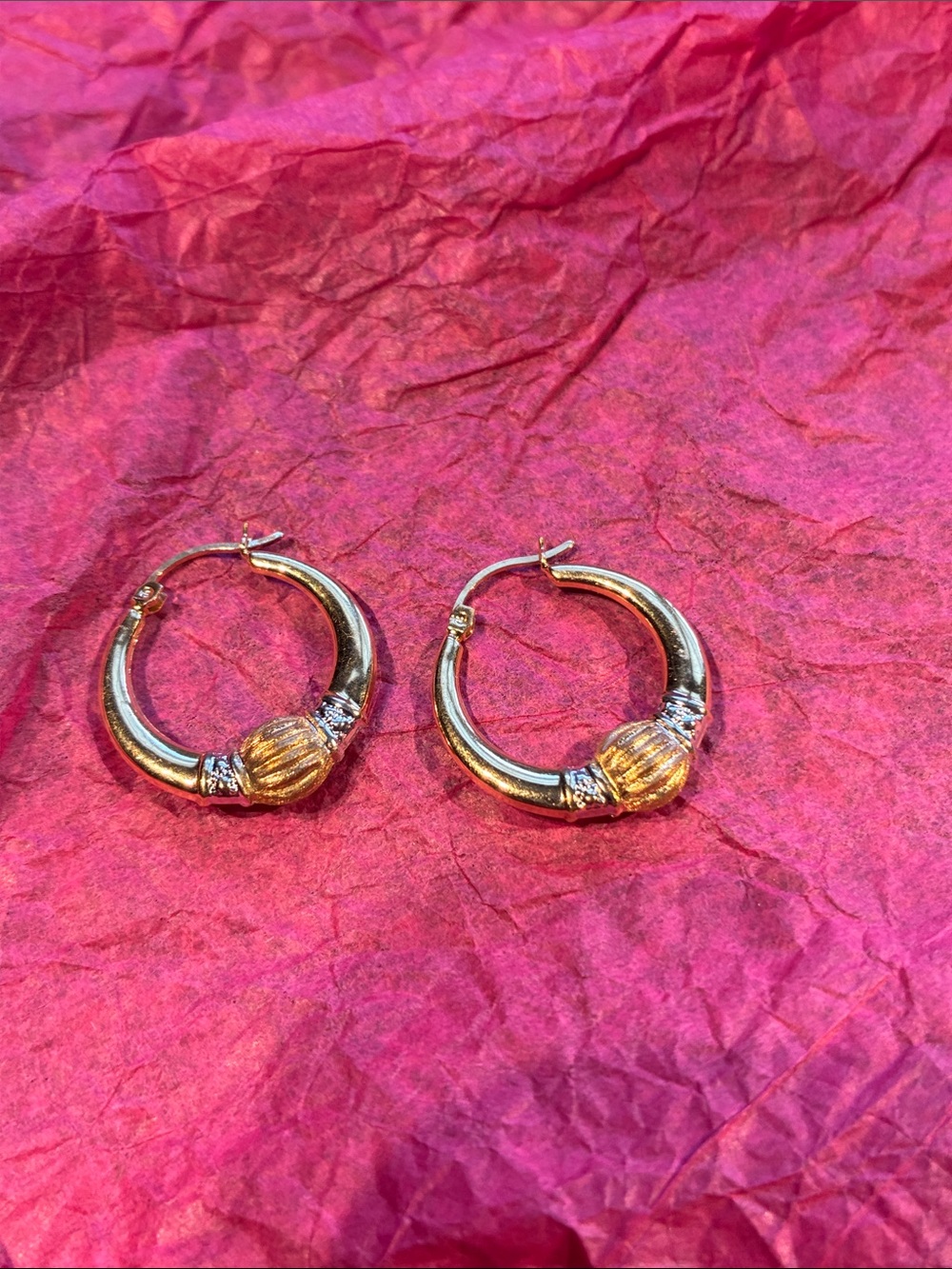 10K Gold Ribbed Hoop Earrings            1.41 Grams. Size- 1 Inch